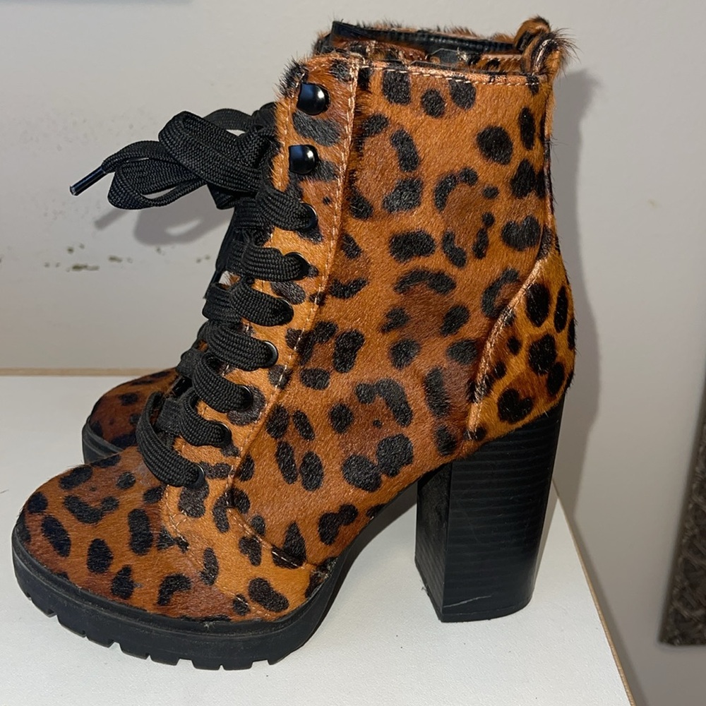 EXPRESS like new, HORSE HAIR, cheetah print, , zip- tie up boot. 4” heel. Sz. 6 - Picture 3 of 6